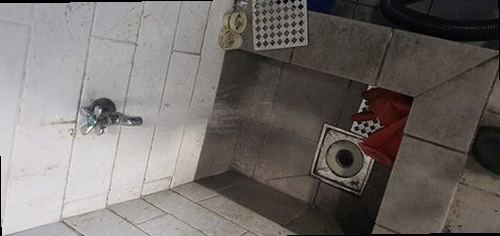 제물포구 하수구막힘 배수관 내부를 점검하고 흐름 회복 여부를 확인하는 작업